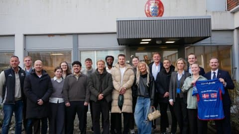 Kongeblå dansker på ambassadebesøk